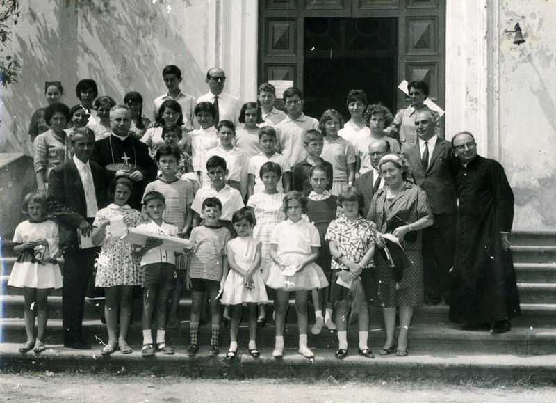 Parrocchia S. Maria Maddalena -    Casamicciola T. Luglio 1964 - Foto di gruppo con i ragazzi di Longarone e loro accompagnatori